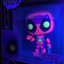 Blacklight Deadpool Funko Pop Target Exclusive Marvel 801 with protector Wade Wilson Ryan Reynolds Wolverine XMEN Black Light Gambit