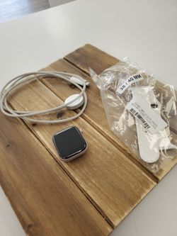 Apple - Watch Series 11 42mm Aluminum Case (Cellular) Excellent Rose Gold