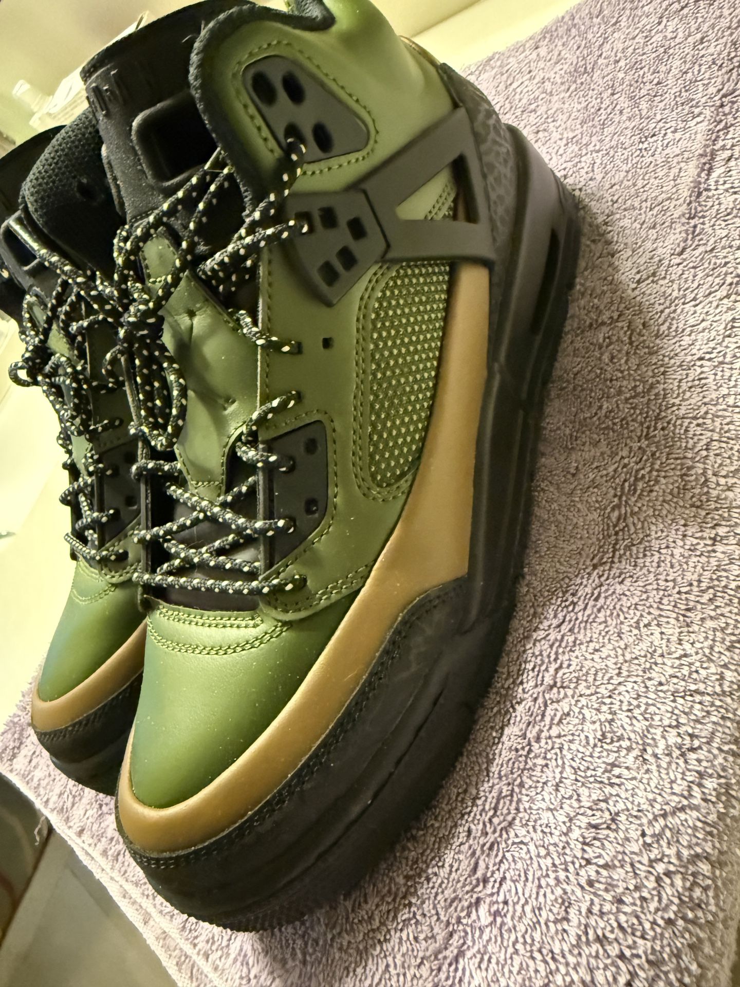 Jordan Spizike Winterized Legion Green size 7 men’s/big kids $130/best offer