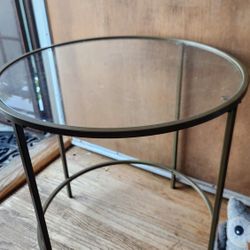 Round 22 X 22 GLASS TABLE