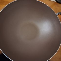 vintage West Bend 6-quart electric wok. 