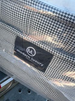 Queen size bed mattress king koil modern luxury medium euro top firm pillow Serta Sealy beautyrest black world class purple Sterans & foster Saatva av