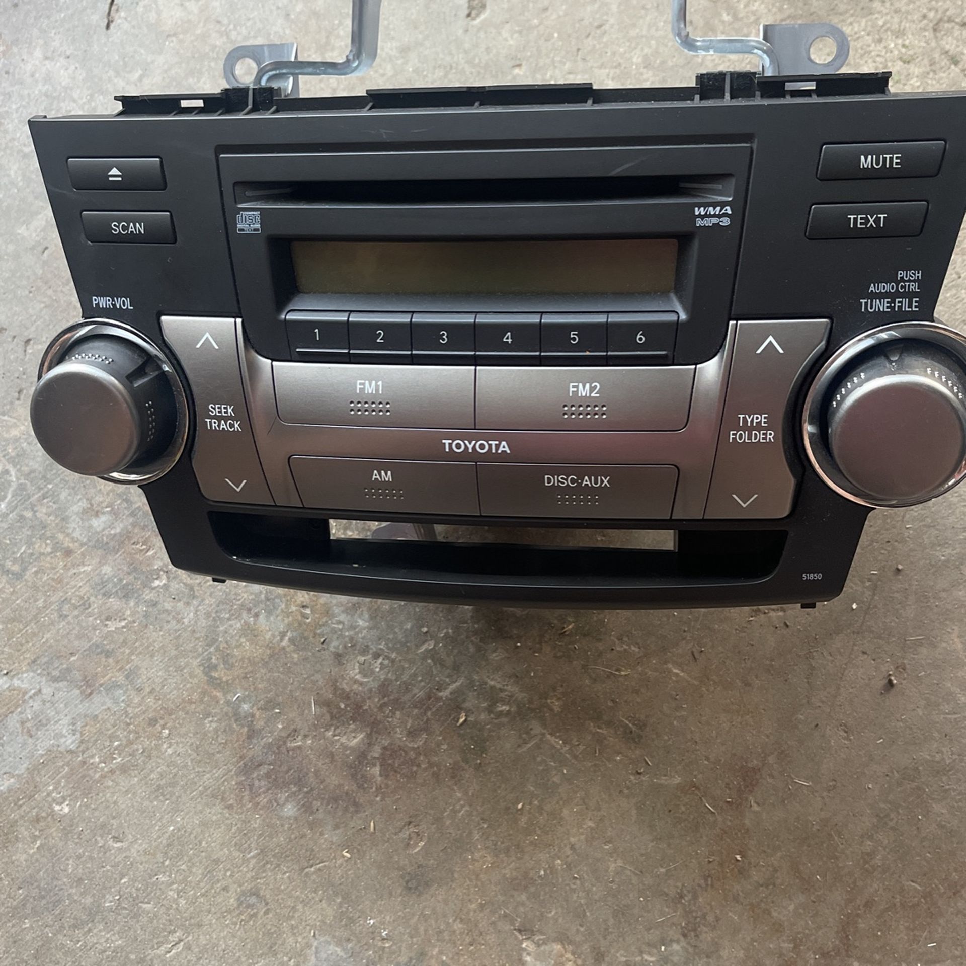 Toyota AM FM CD STEREO RADIO