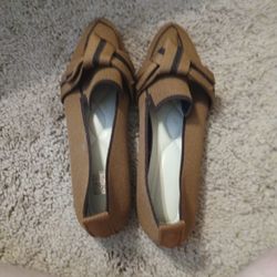 6.5 Brown w/black trim flat