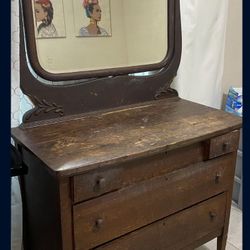 Vintage vanity/dresser