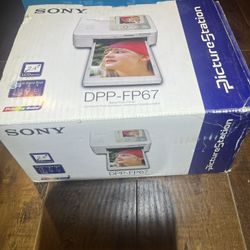 Sony DPP-FP67 Photo Printer: Compact, Convenient & Cable-Free Printing The Sony DPP-FP67 is a stylish and ultra-compact dye-sublimation photo printer 