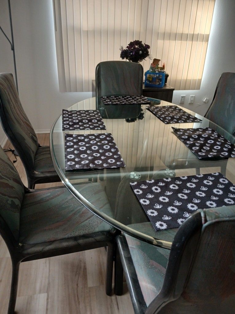 Dining Room Table And 6 Chairs