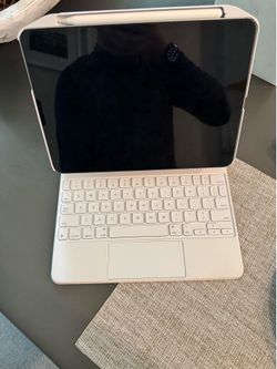 2TB - 11inch White (Wifi + Cellular) iPad Pro 3rd Generation with Extras