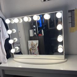 Impressions Vanity 