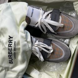 Burberry Size 43 (10)