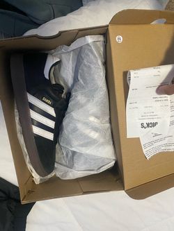 Size 8 men’s black sambas