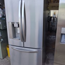 LG - Refrigerator - 3 Door - Stainless Steel - Clean Working!
