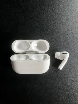 Air Pods Pro Case And Right Ear Bud