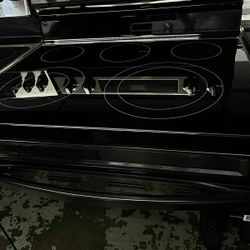 Samsung Electric Stove 30” Wide 5-elements (6.3cu.ft.) Smart Electric Single Oven 