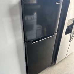 MAGIC CHEF REFRIGERATOR