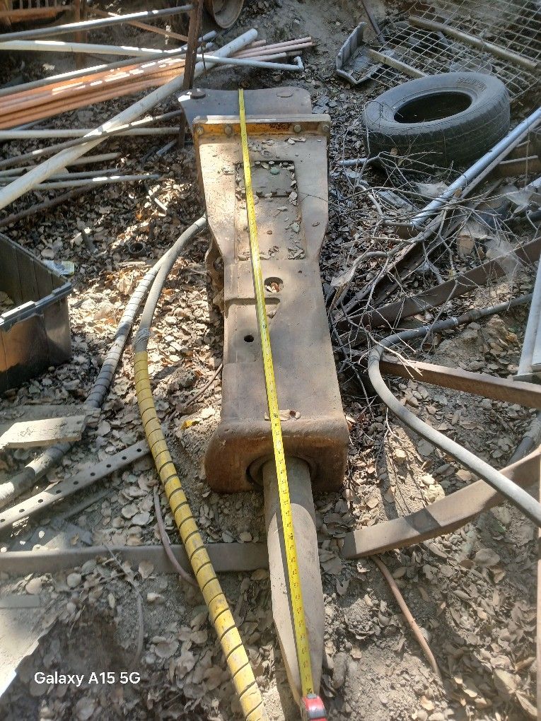 Huge Excavator Breaker