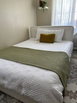 Brand New White Quilt /king Size 