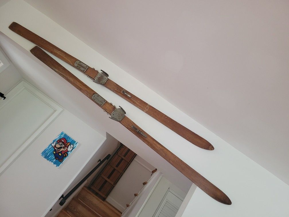 Antique Skis