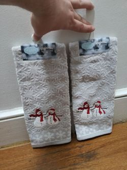Snowman Tradional Christmas Hand Towels 2 Matching Pair New