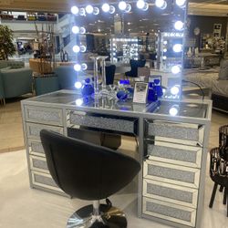 LED Bluetooth Makeup Vanity Glam Style