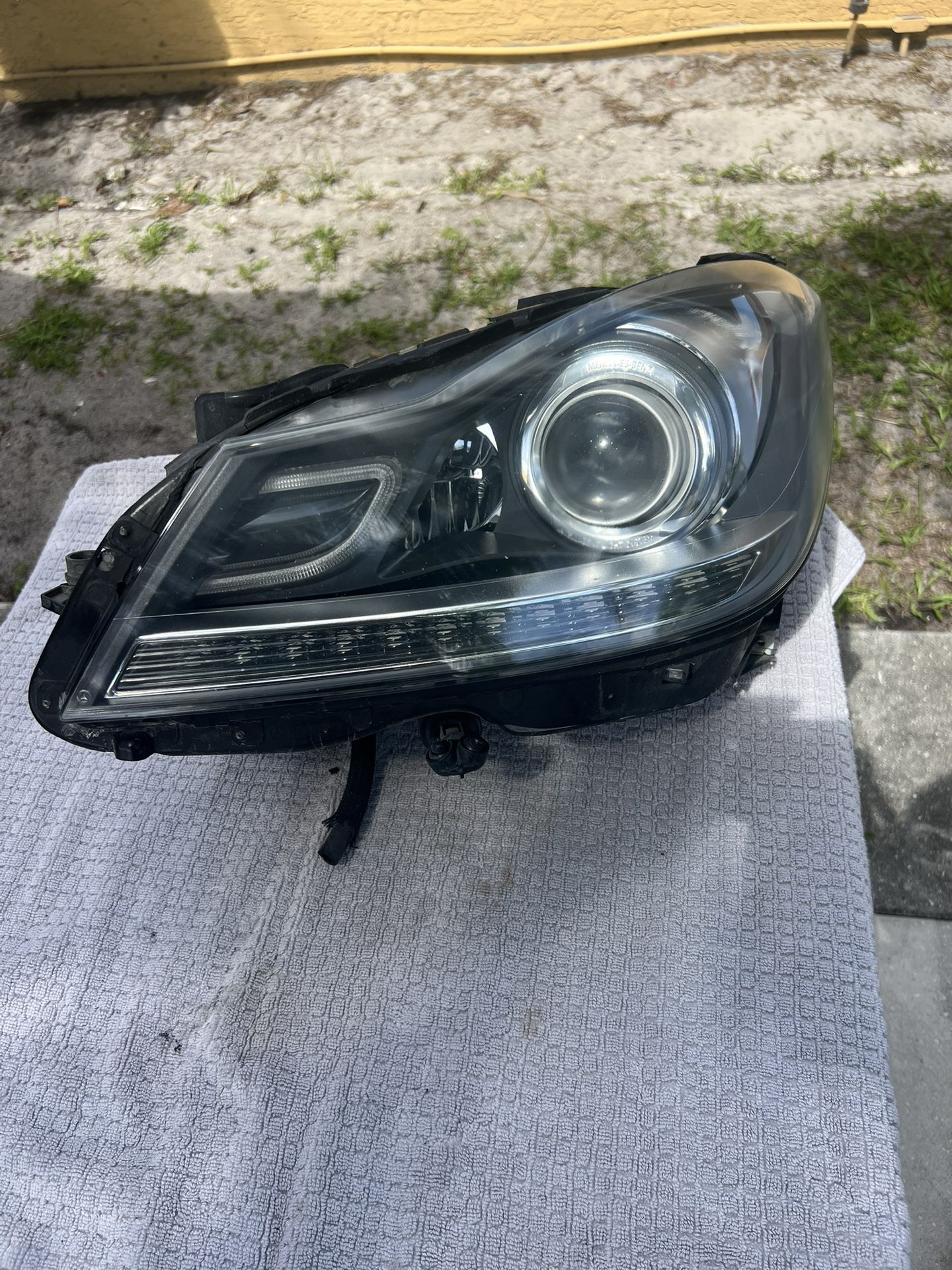 2012-2015 Mercedes Benz C350 Headlight Oem