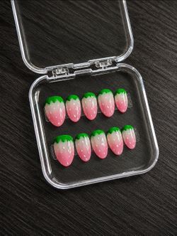Press on Nails - sizes: M, L - CASH ONLY - 75th Ave and Peoria