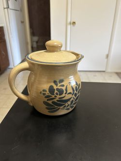Pfaltzgraff 40 Ounce Teapot