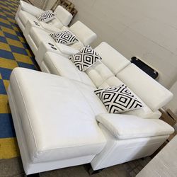 “ WYNN” SECTIONAL COUCH