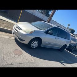 Toyota Siena 2004 Clean Title 