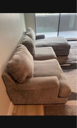 Gray 2-Piece sectional Modern Couch!
