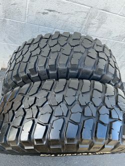 I sell 2 BFGOODRICH 32x11.50/15 tires. It is in good condition