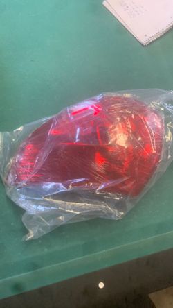 Toyota sienna 06-10 right side outer tail light