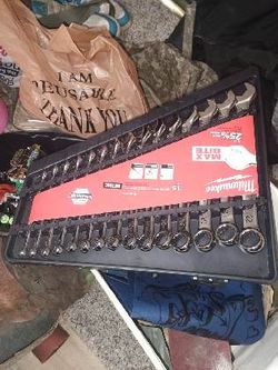 Milwaukee 15-piece mechanic's ratcheting combination wrench set featuring MAX BITE open-end grip technology