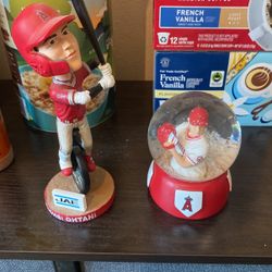 Shohei Ohtani Bobble Head And Snow Globe 