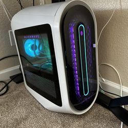 Alienware R15 RTX 4080, Intel 13700KF, 64GB Ram, 1TB SSD