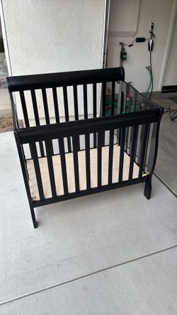 Dream On Me Aden 4-in-1 Convertible Mini Baby Crib