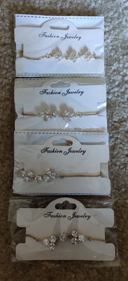 Different designs bracelets....stone kundhams gold chain....all are included