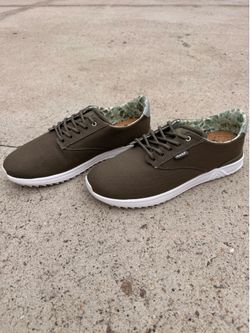 REEF Men’s runners / walking shoes
