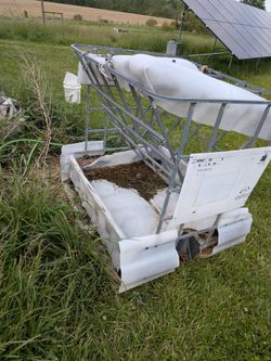 Hay feeder