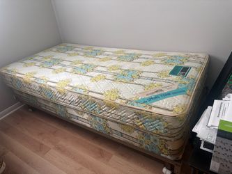 Two sets of twin beds