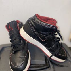 jordans 1’s size 5
