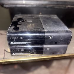 2 xbox 360s