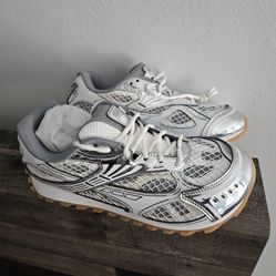BRAND NEW BOTTEGA SNEAKERS 