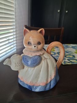 Vintage Takahashi cat teapot