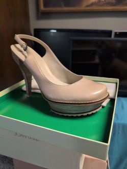 Lisa for Donald J Puner Size 10