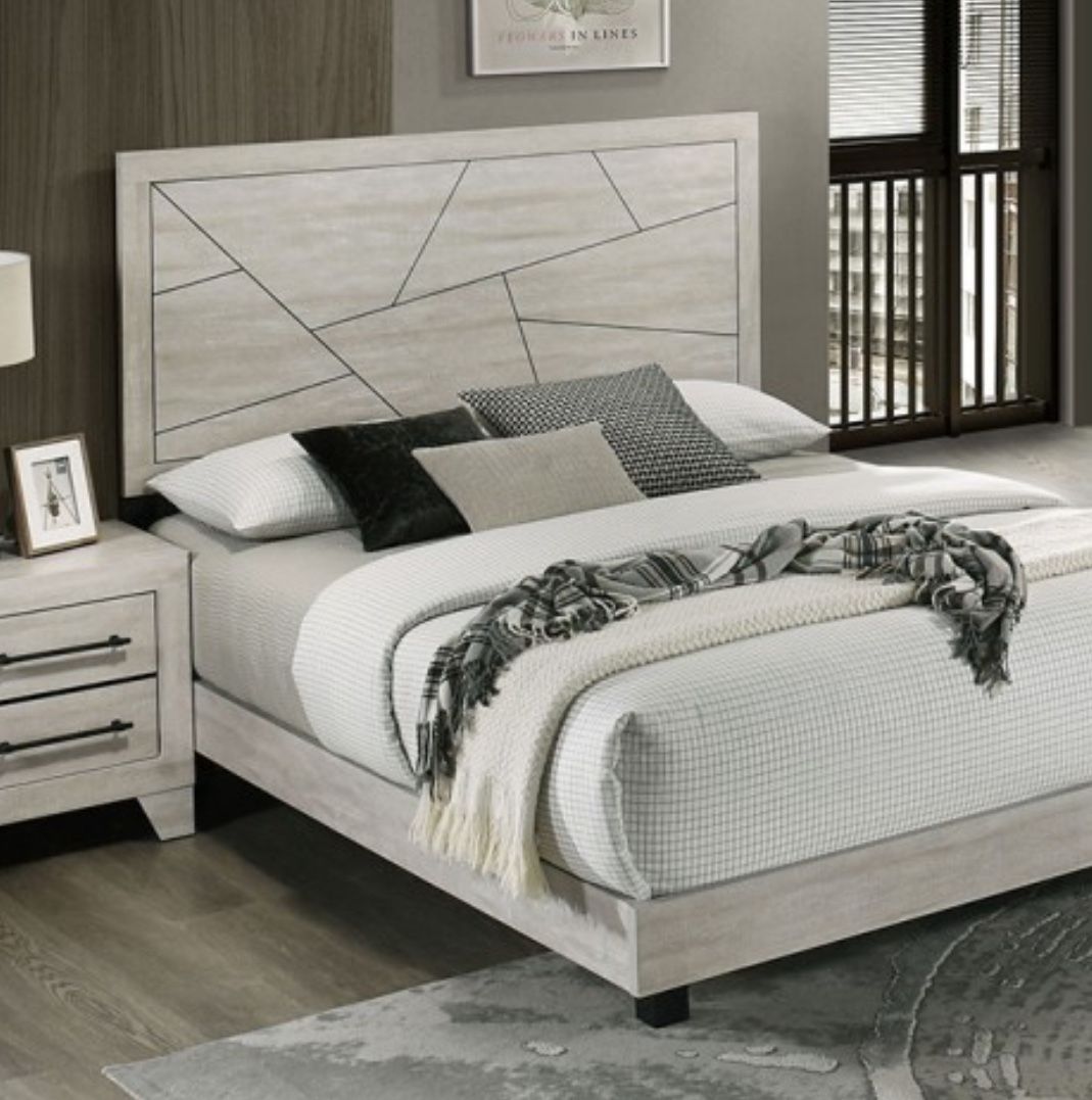 Queen Bed Dresser Mirror Nightstand $550