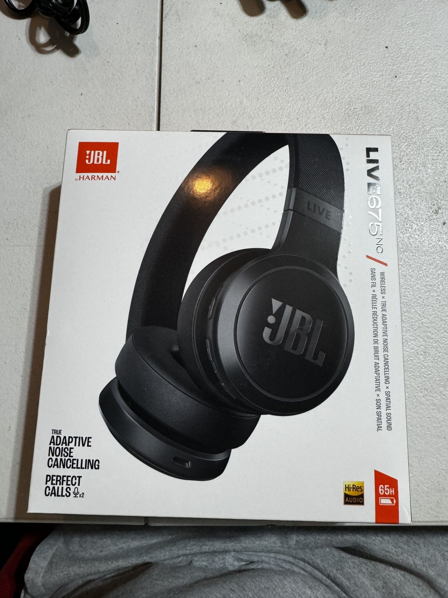 JBL Live675NC Wireless Noisecancelling Onear Headphones