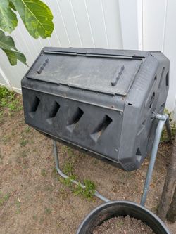 Compost tumbler