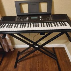 Yamaha Keyboard & Stan
