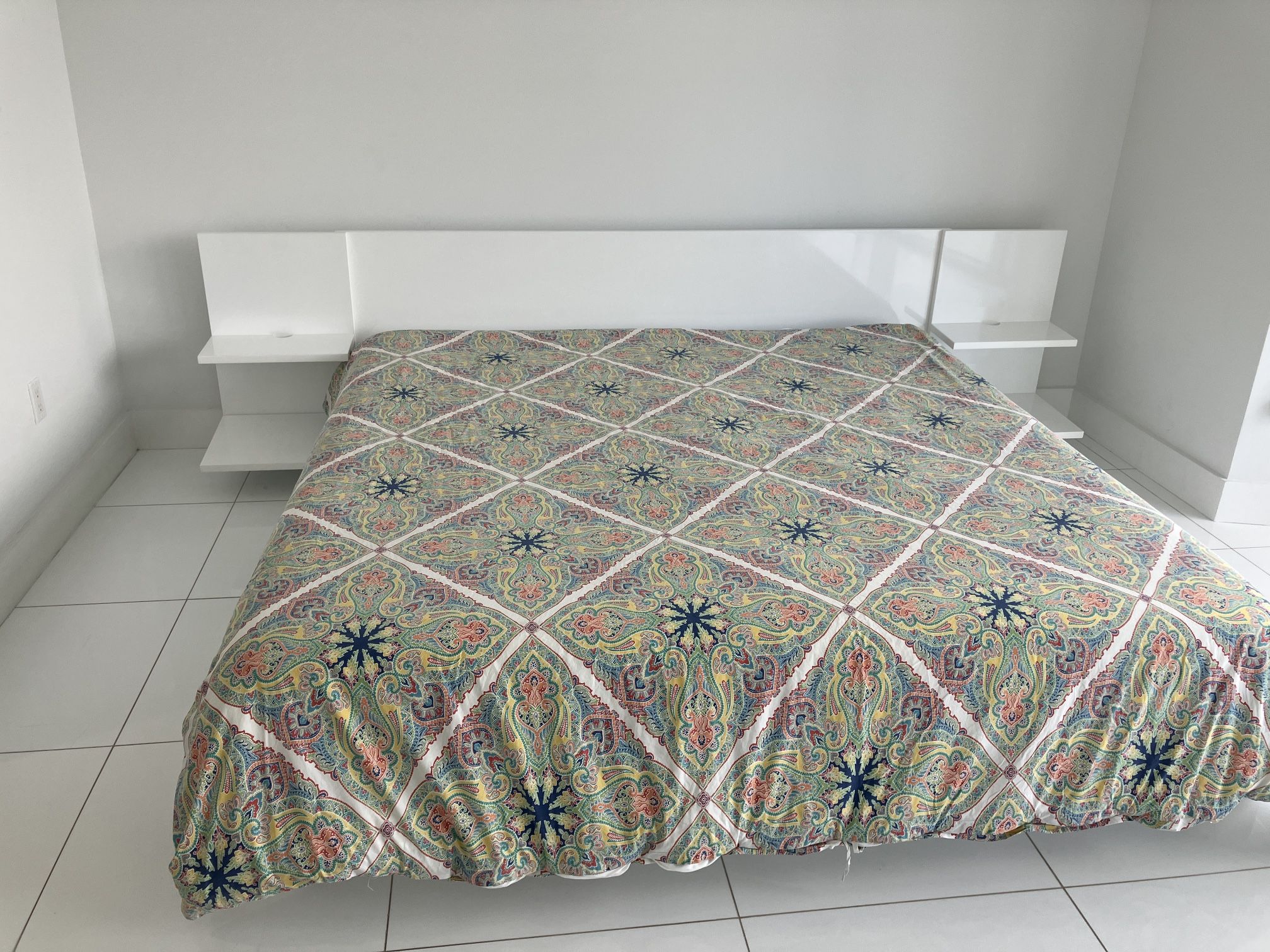 King Bed With Shelves